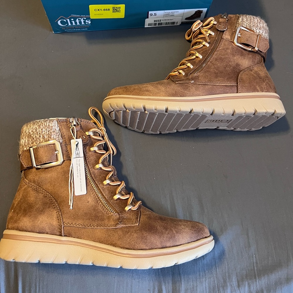 Cliffs by White Mountain Tan Hiking Boots 9.5